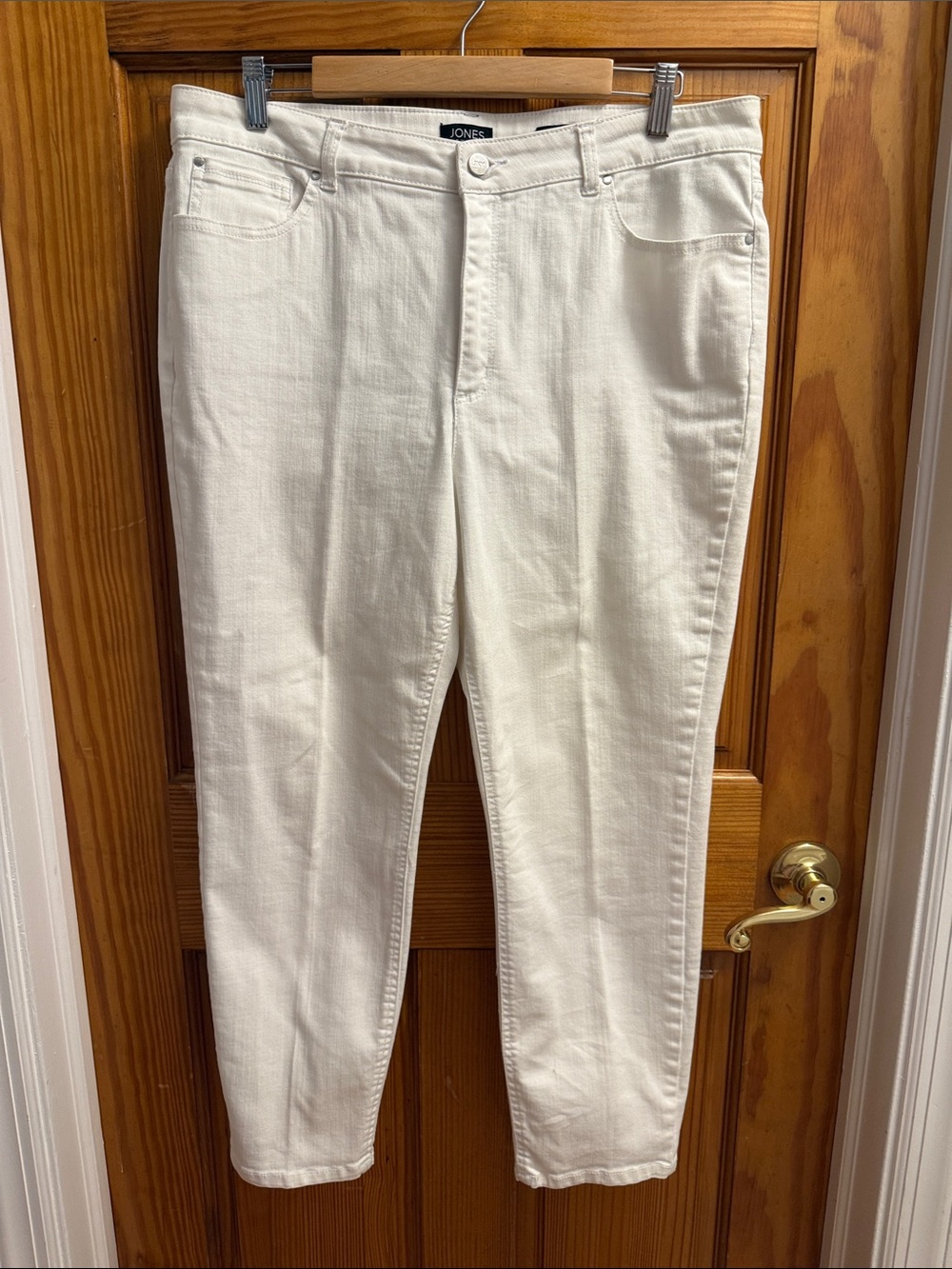 Jones New York Cream Straight-Leg Jeans